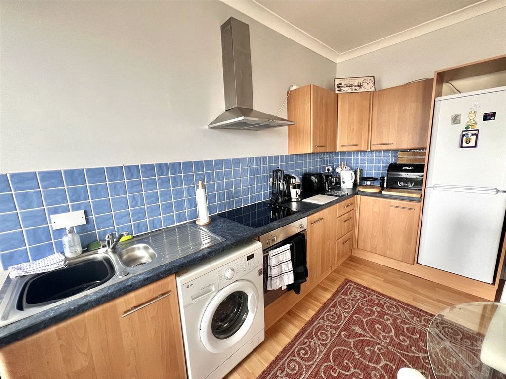 Property photo 3 of 11 Picture No. 14