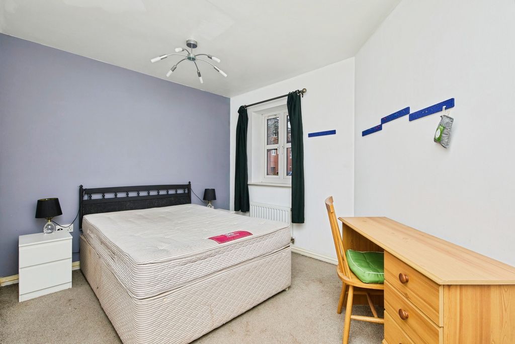 Property photo 2 of 17 Bedroom One