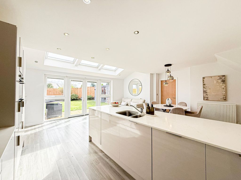 Property photo 2 of 25