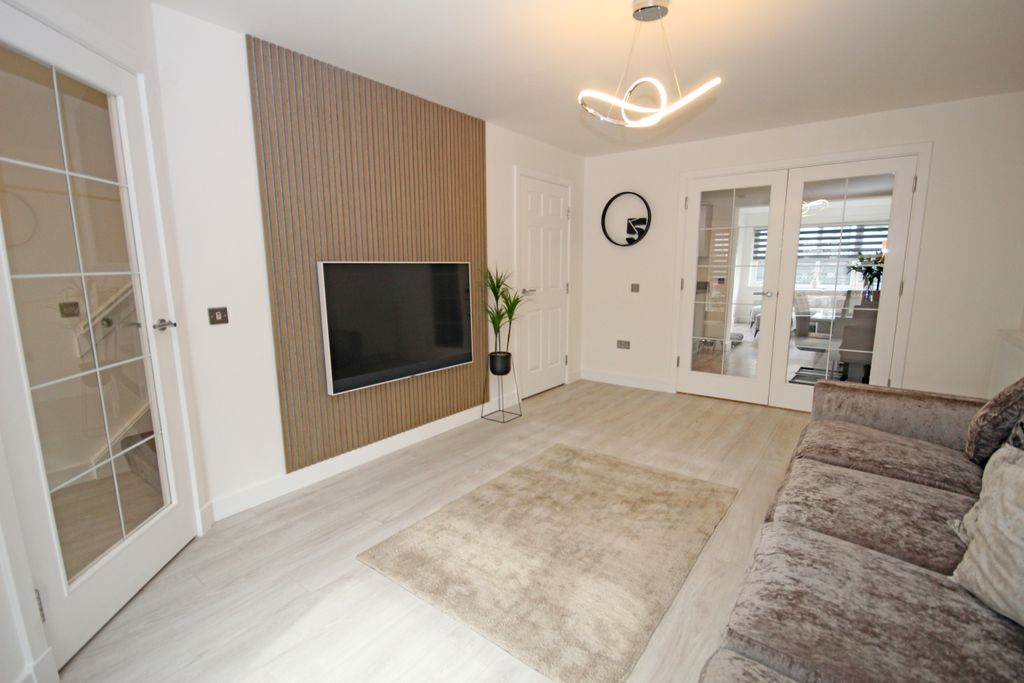 Property photo 3 of 39