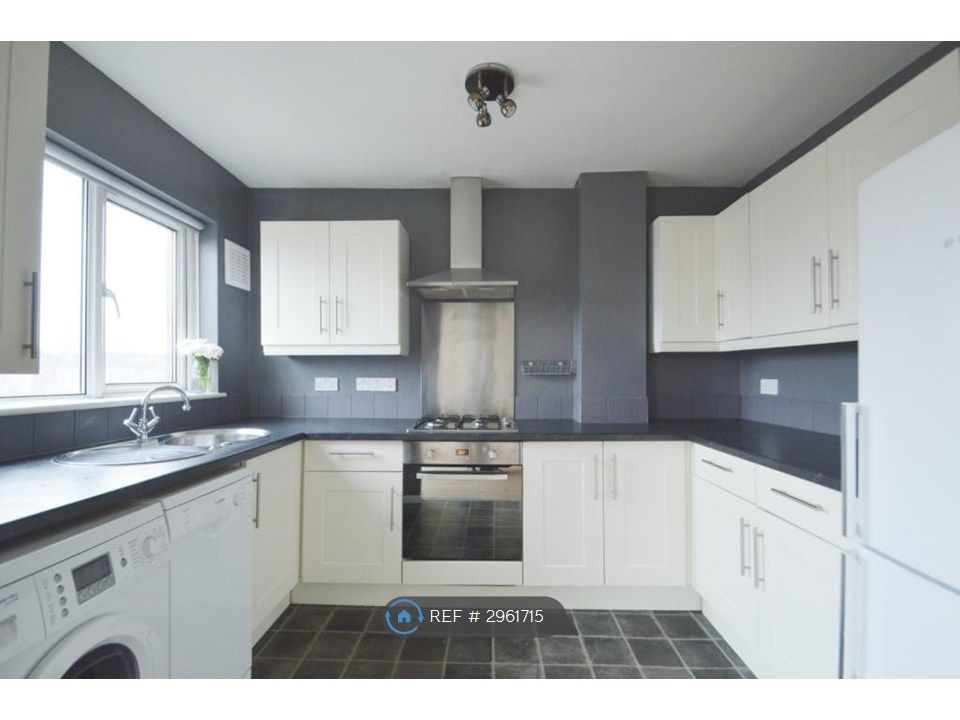 Property photo 2 of 9 Kitchen