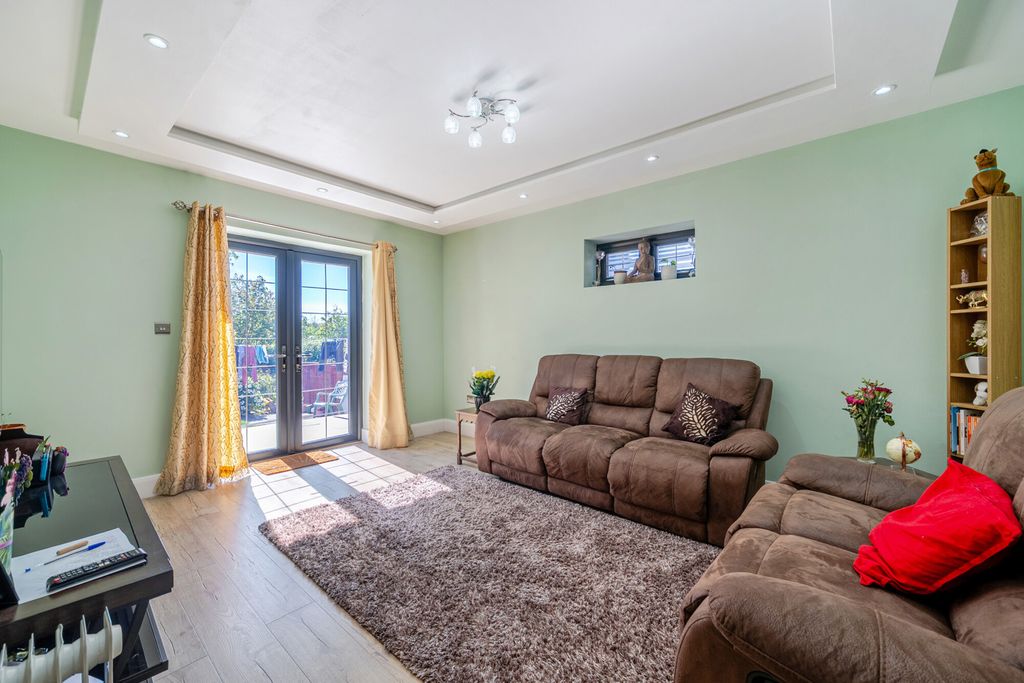 Property photo 2 of 20 1448795-17-69Eba6...