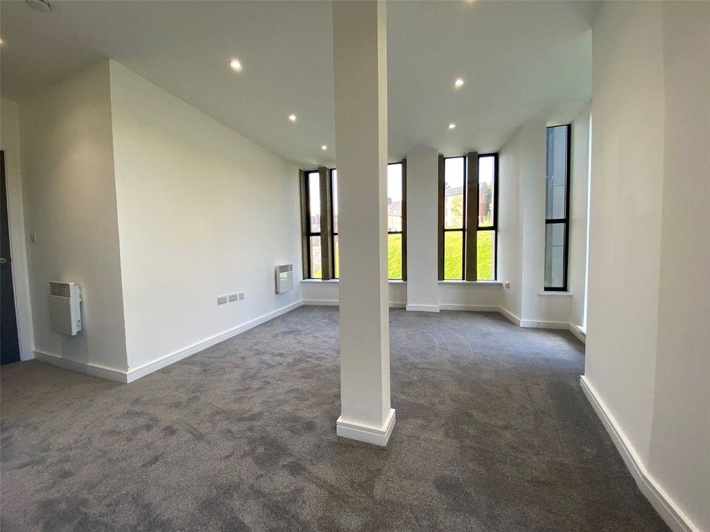 Property photo 3 of 8 Lounge
