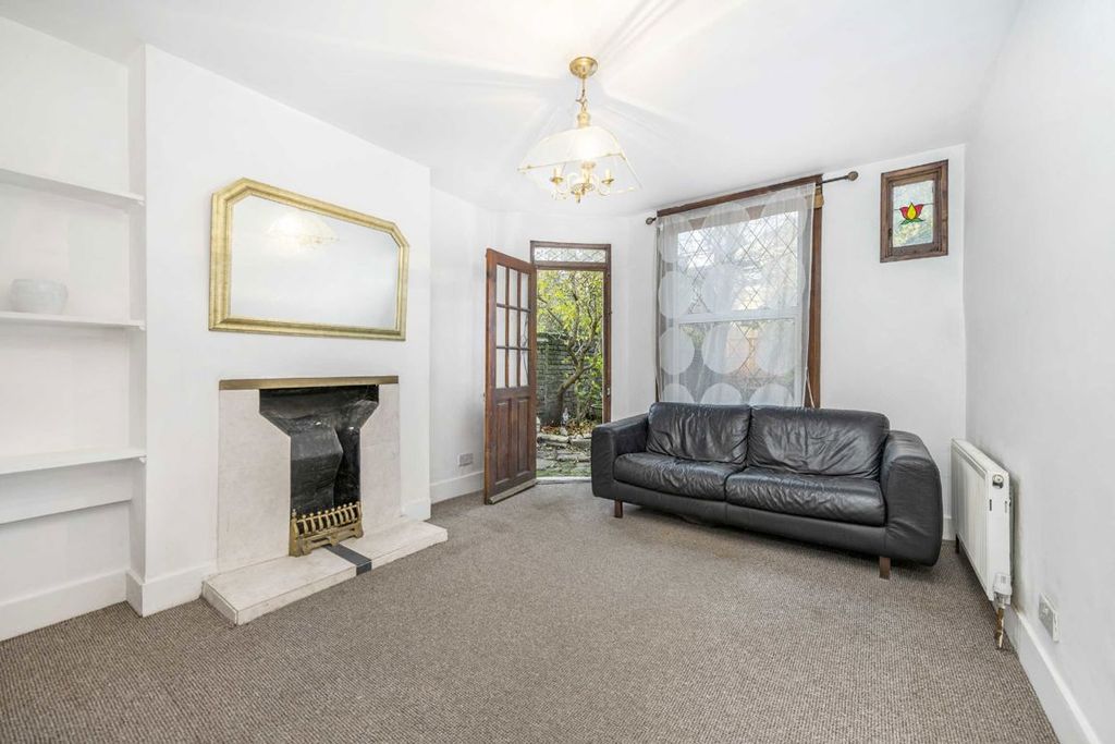 Property photo 1 of 6