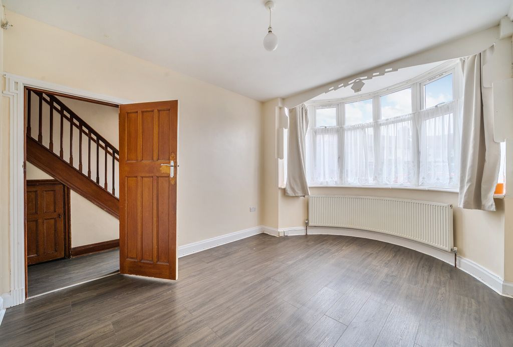 Property photo 3 of 12 1476606-11-6A268F...