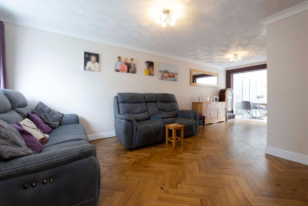 Property photo 3 of 41