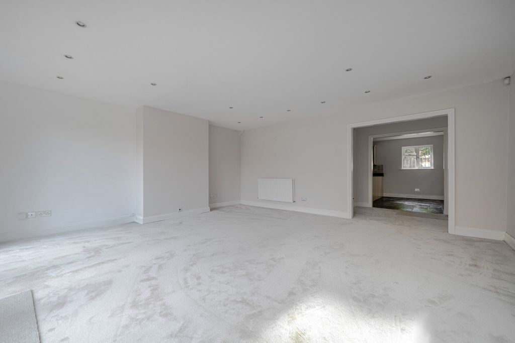 Property photo 3 of 20 1319012-13-686B96...
