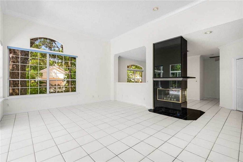 Property photo 3 of 19 <Alttext/>