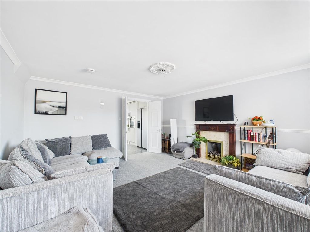 Property photo 3 of 17 Cam03303G0-Pr0264-Still008.Jpg