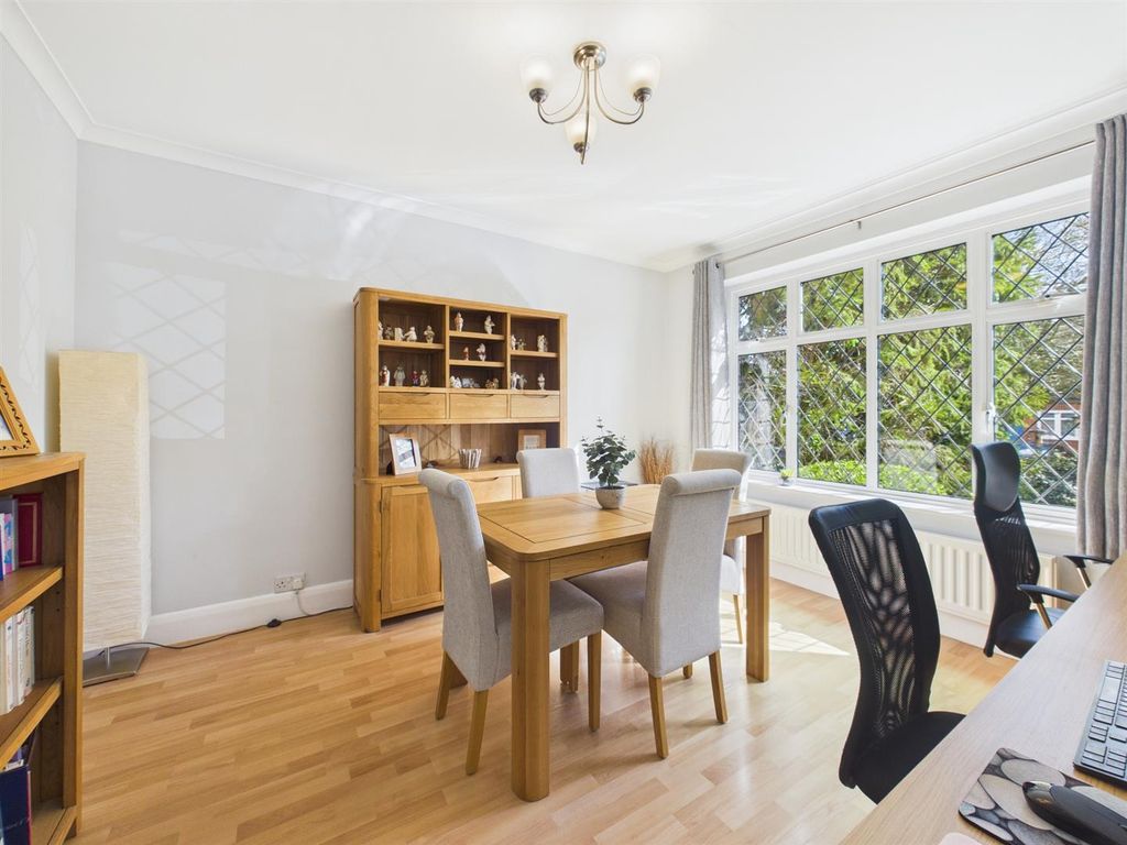 Property photo 3 of 16 Cam05080G0-Pr0320-Still003.Jpg