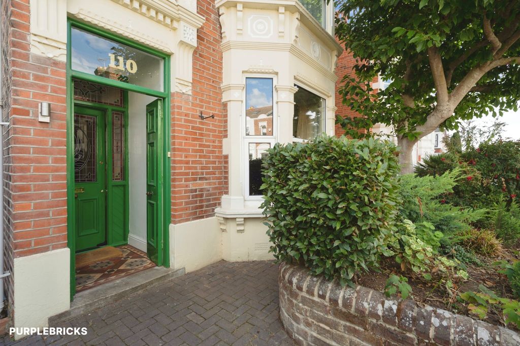 Property photo 2 of 31