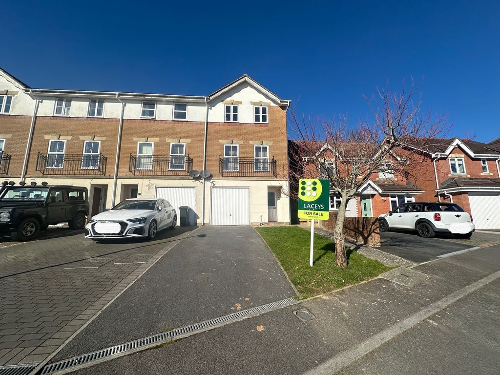 Property photo 1 of 16 Front Aspect (Blurred)