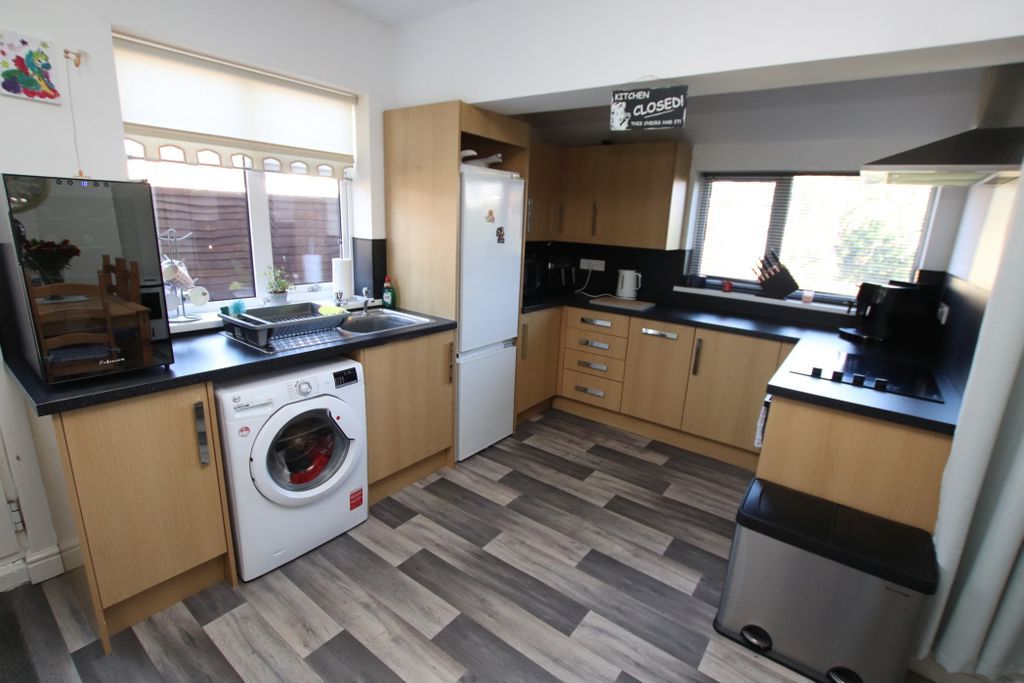 Property photo 3 of 12 Kitchen Area