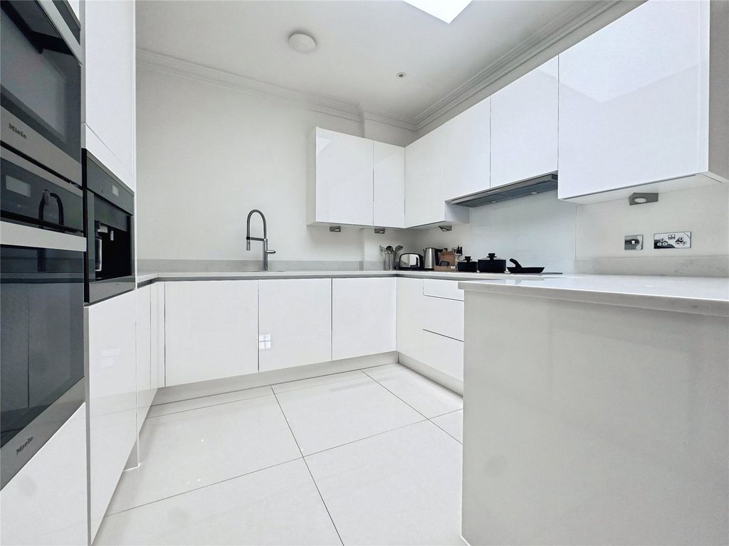 Property photo 3 of 8 Kitchen