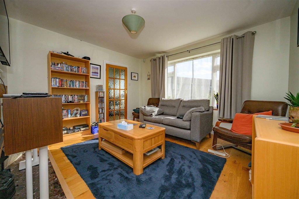 Property photo 2 of 31