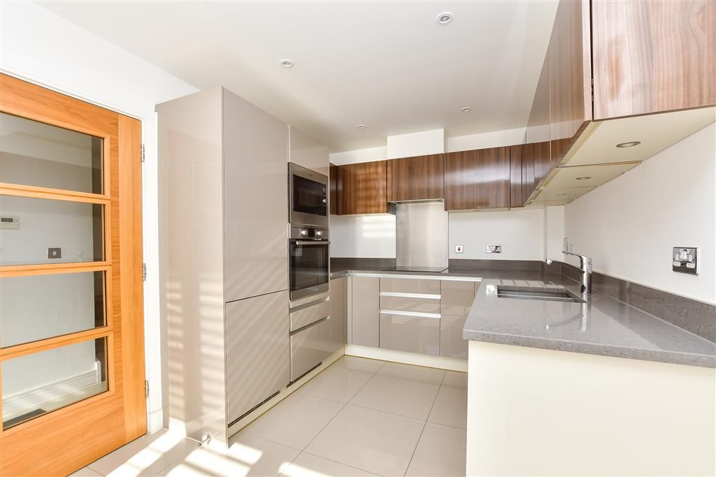 Property photo 3 of 15 Kitchen
