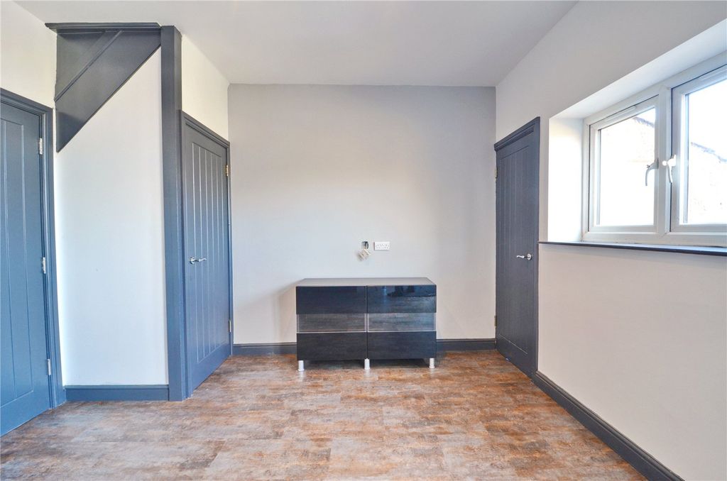 Property photo 3 of 12 Picture No. 04