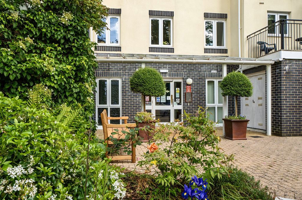 Additional image 9 of 1 bed flat for saleDunheved Road, Launceston, Cornwall PL15