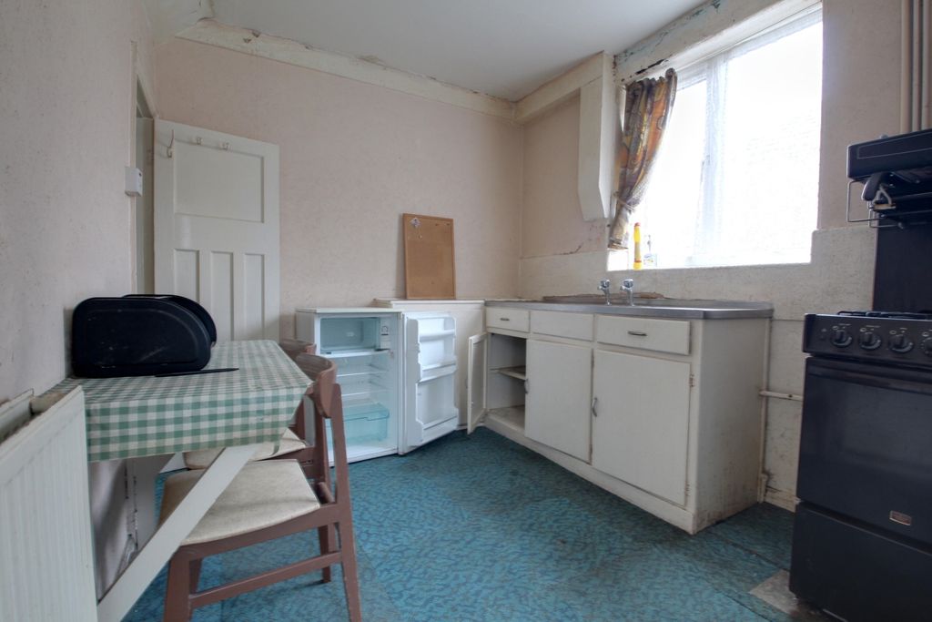 Property photo 3 of 15 Kitchen