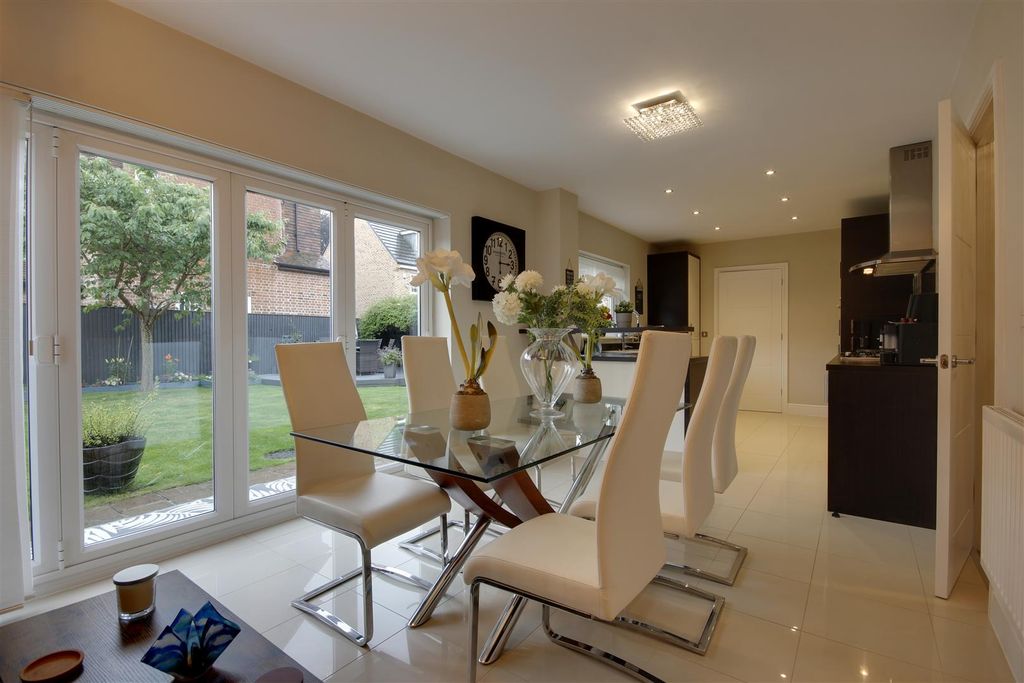 Property photo 2 of 20 Dining Area