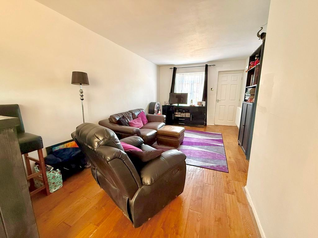 Property photo 2 of 17 Lounge