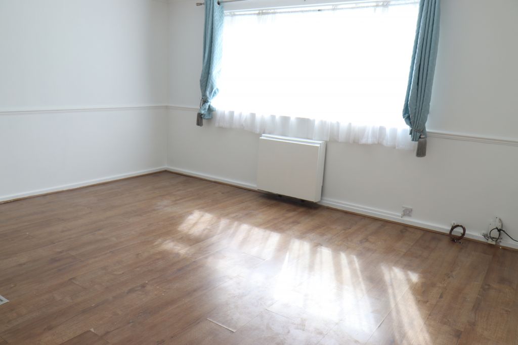 Property photo 2 of 6 Lounge