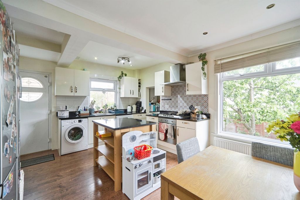 Property photo 2 of 14