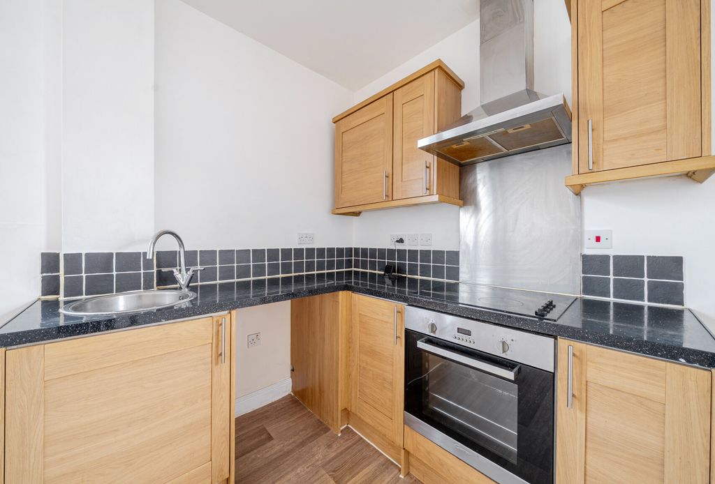 Property photo 2 of 8 1417412-3-6994419...