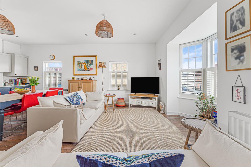Property photo 2 of 11 8 Rose Drive-16.Jpg