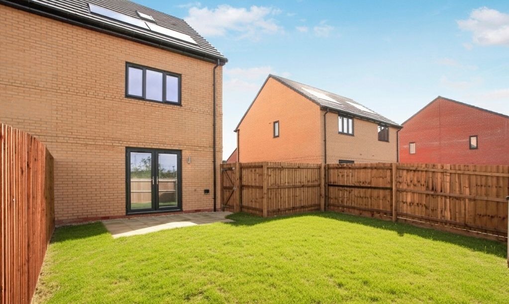 Property photo 3 of 10 Garden