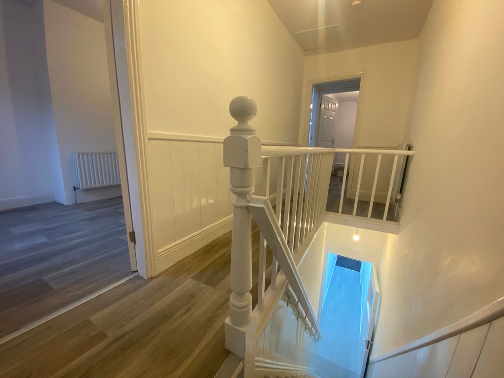 Property photo 2 of 8 Hallway