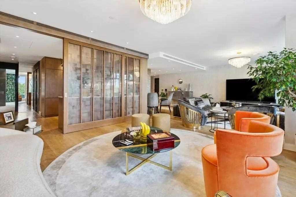 Property photo 2 of 31