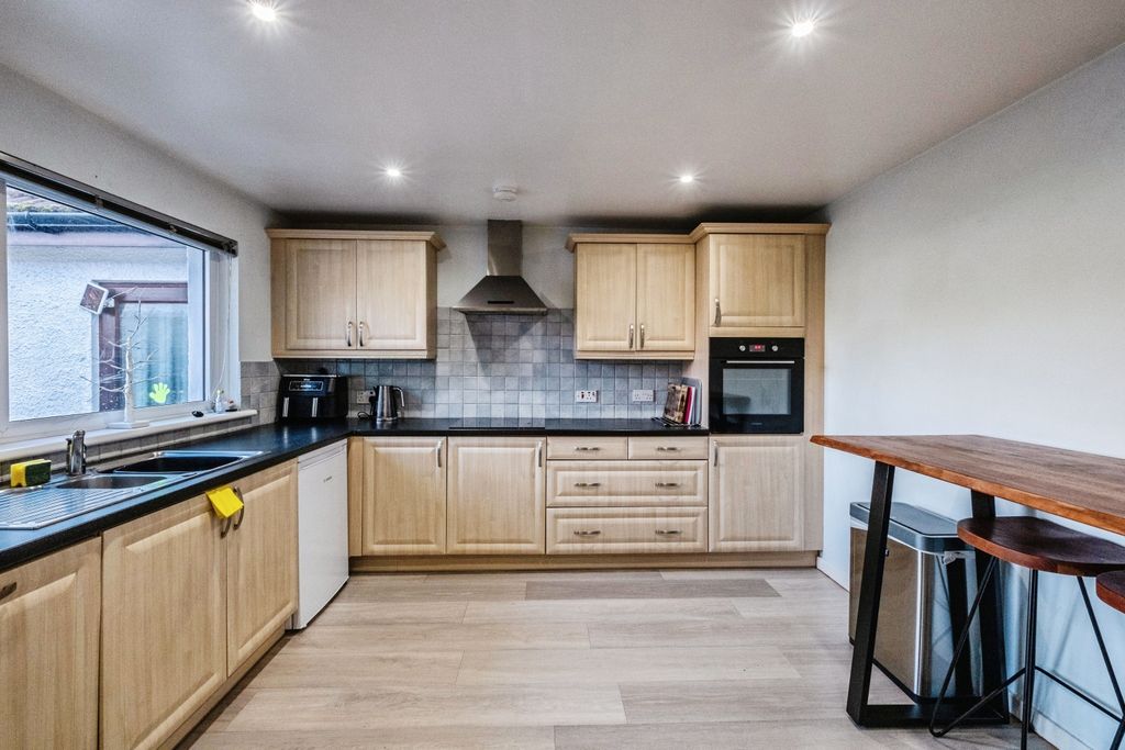 Property photo 3 of 19 Photo #3