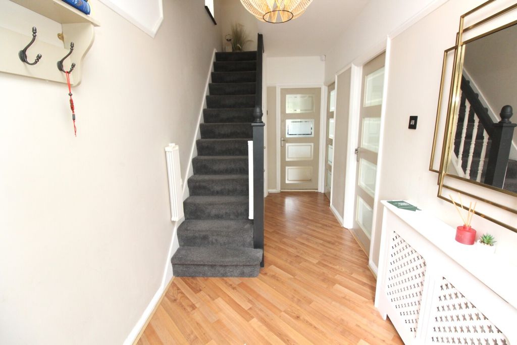 Property photo 2 of 17 Hallway