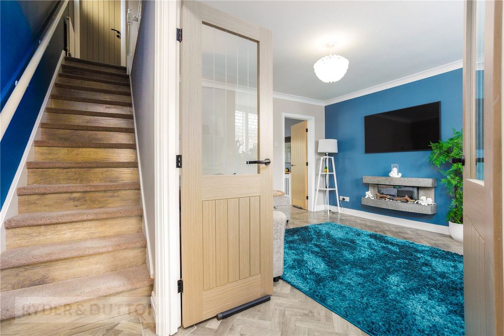 Property photo 2 of 23 Entrance Hall