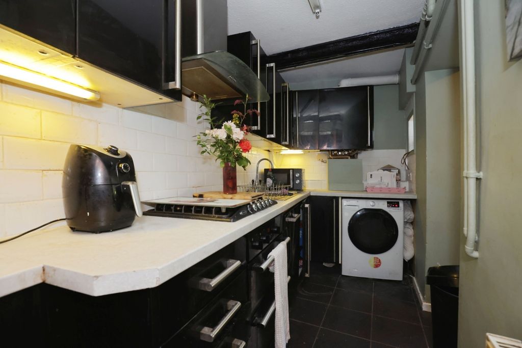 Property photo 3 of 16 Photo