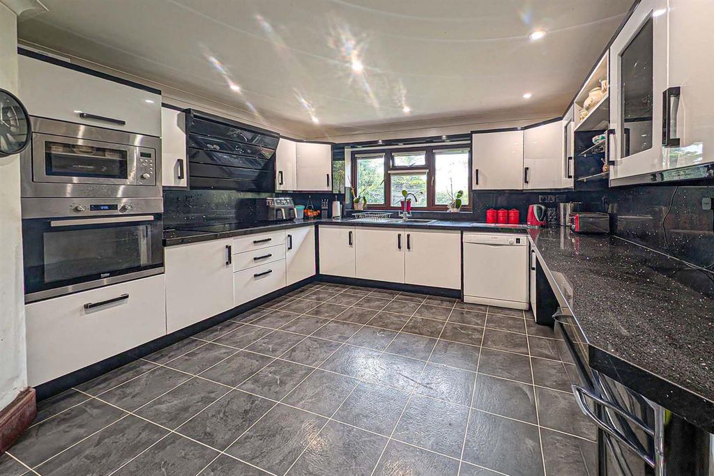 Property photo 3 of 29 Kit1.Jpg