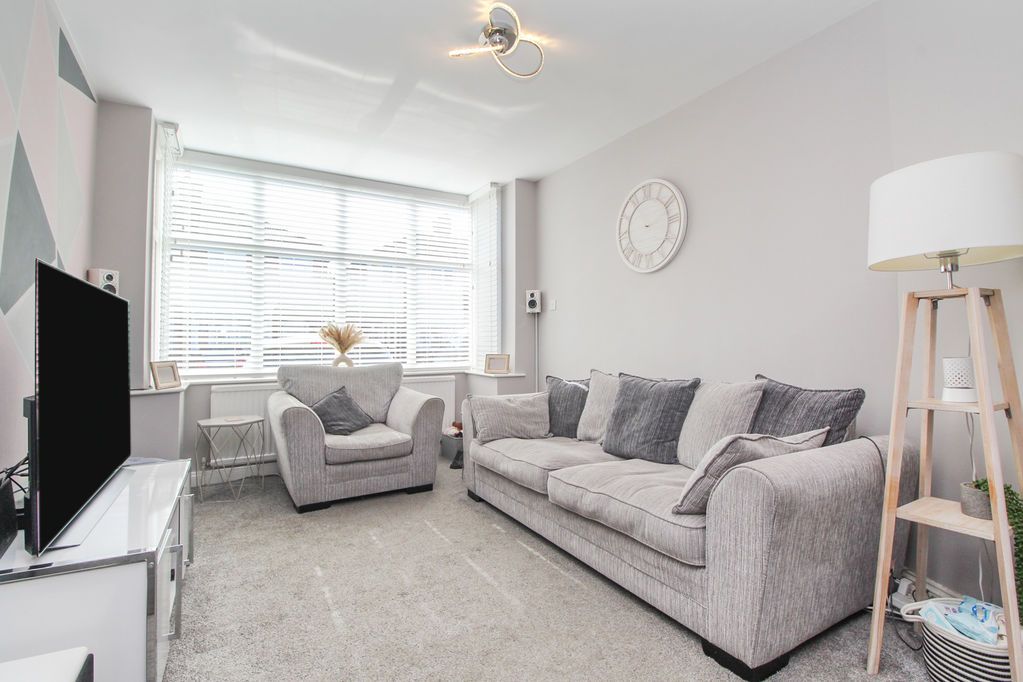 Property photo 2 of 18 Lounge