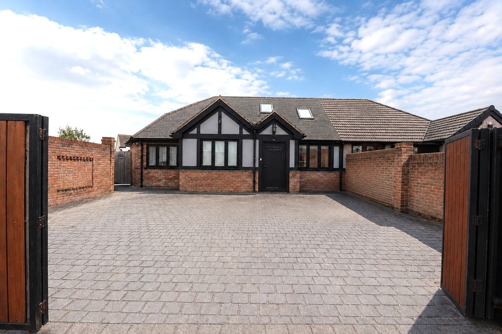 Property photo 1 of 24