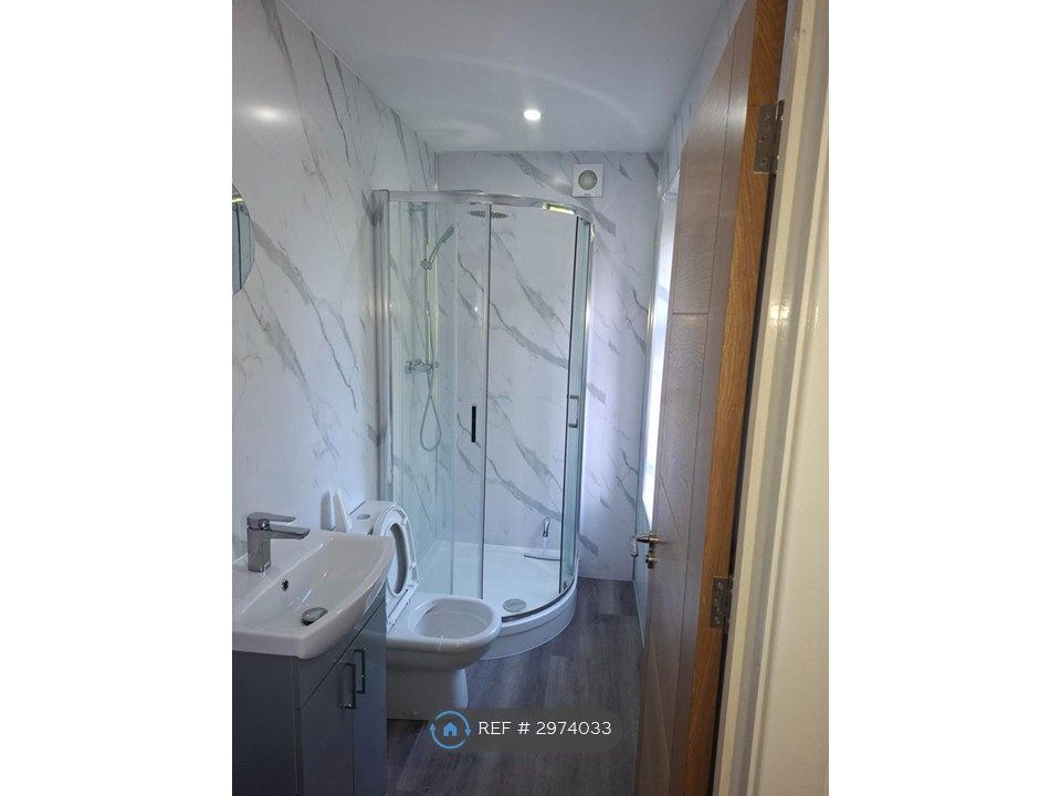 Property photo 2 of 4 Bathroom