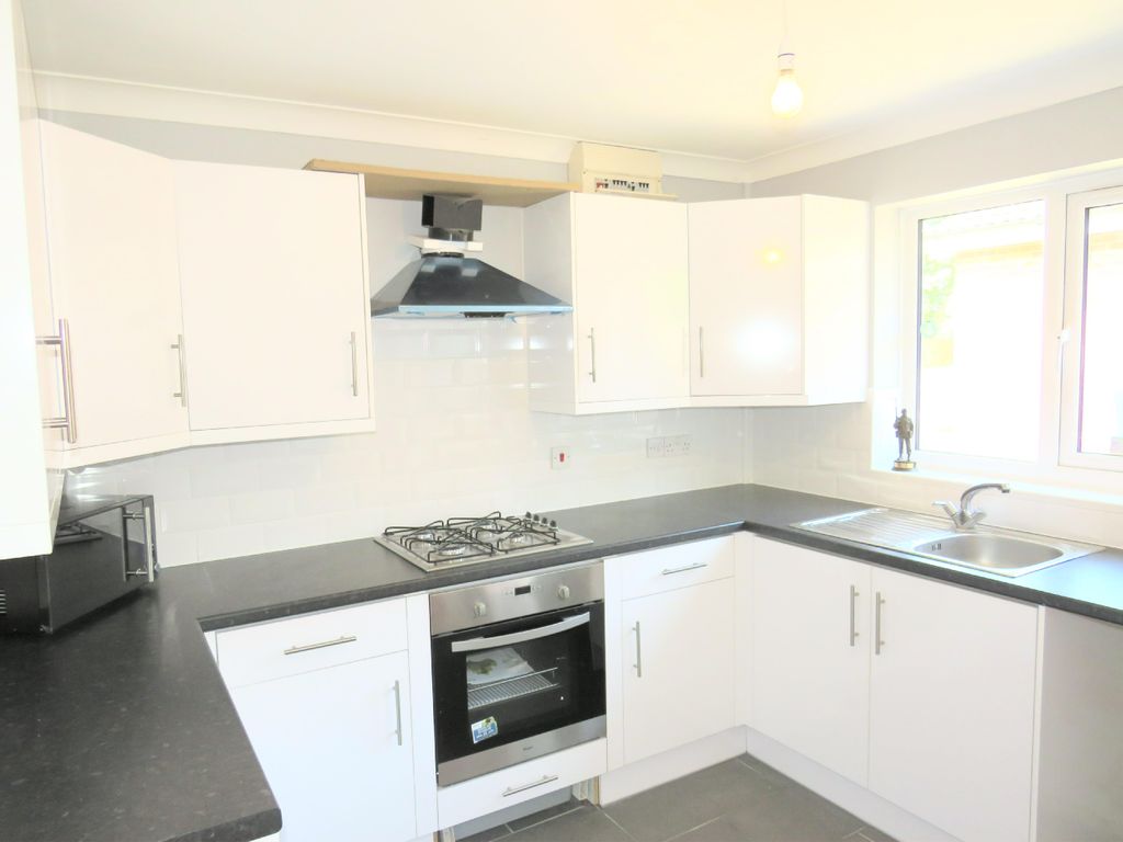 Property photo 3 of 7 Kitchen