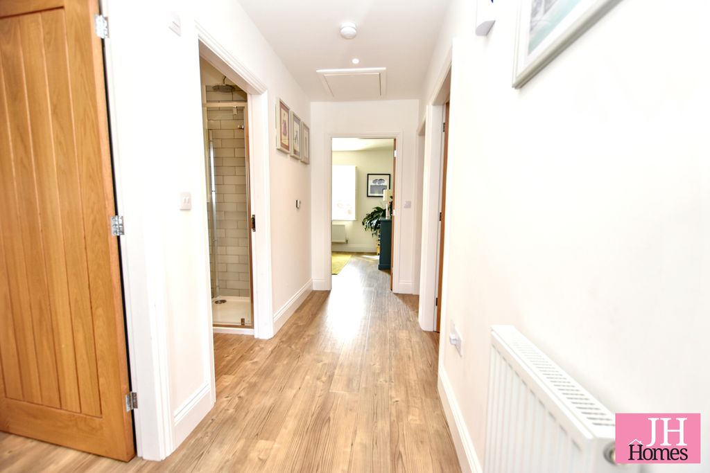 Property photo 2 of 25