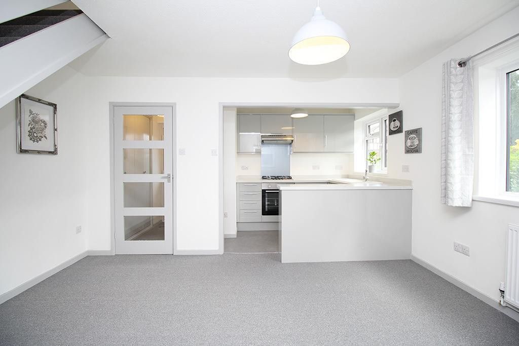 Property photo 2 of 31 Living Room