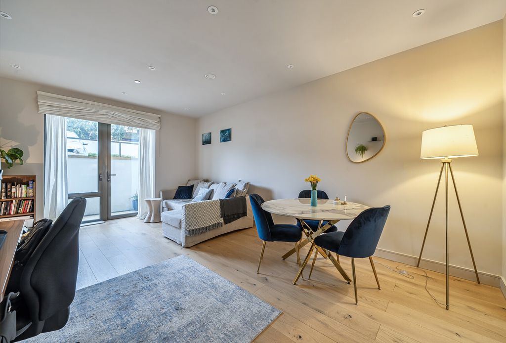 Property photo 3 of 10 1415739-7-6995A8A...