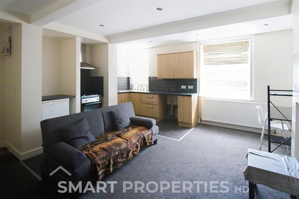 Property photo 1 of 6 Flat-4-611-Wakefield_00003.Jpeg