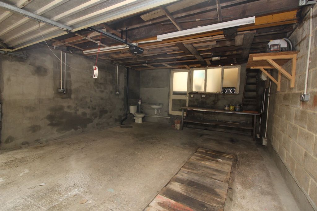 Property photo 3 of 3