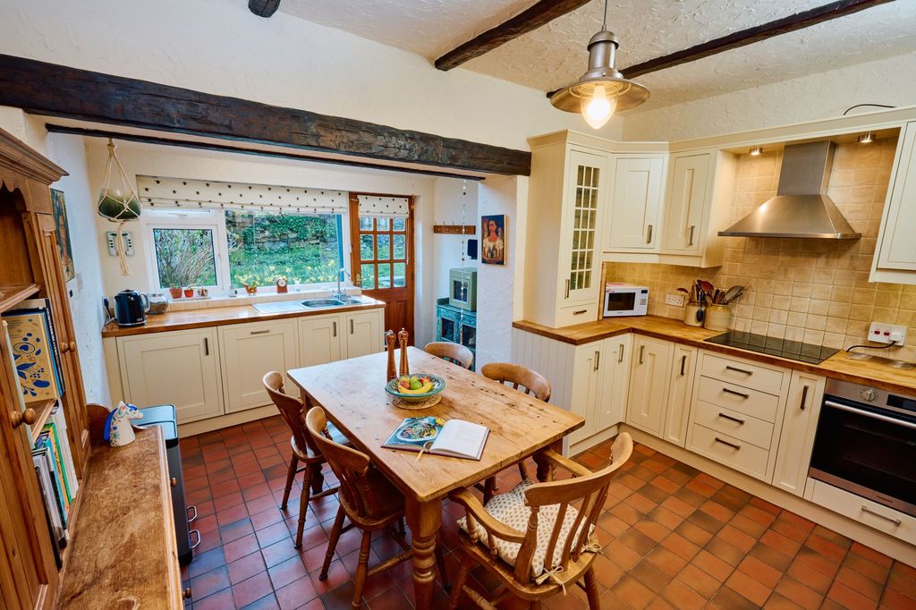 Property photo 3 of 13 Kitchen