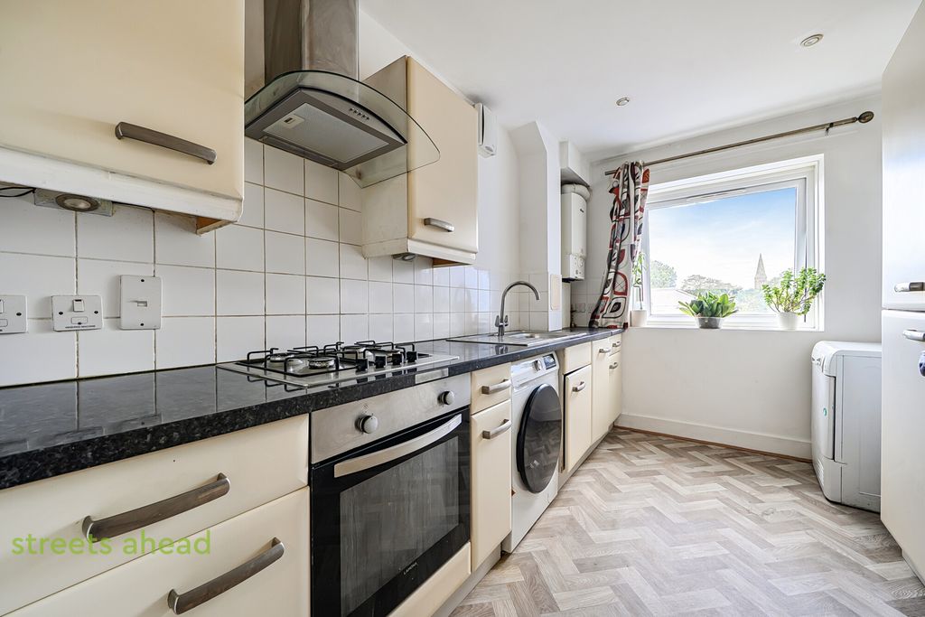 Property photo 2 of 16 0A9A33d8-8E36-43d...