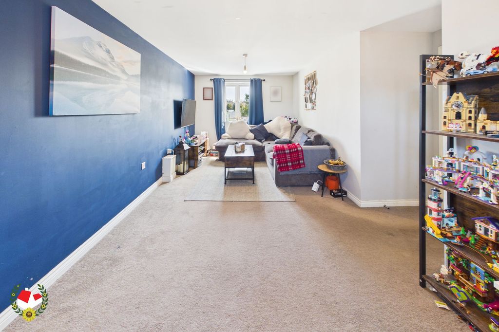 Property photo 2 of 11
