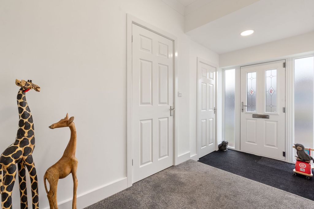 Property photo 3 of 28